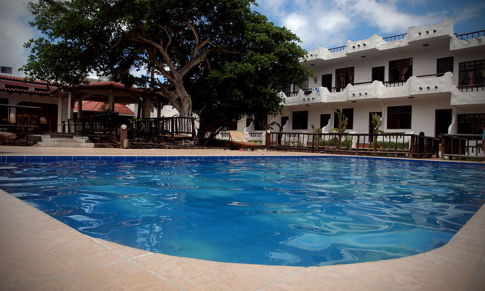 Hotel Fiesta Puerto Ayora  Exterior photo